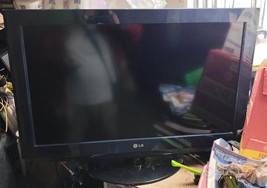 Televisore LG 32 pollici.