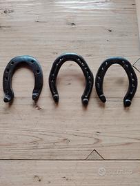 Lotto 3 antichi ferri da cavallo