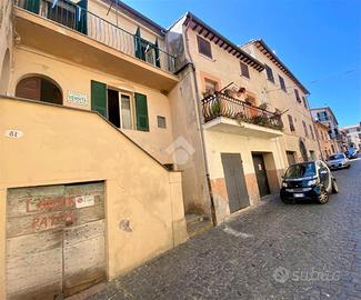 4 LOCALI A VALENTANO