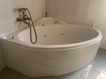 Vasca da bagno idromassaggio