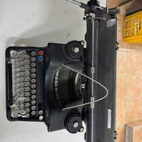 Macchina da scrivere Olivetti