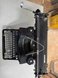 Macchina da scrivere Olivetti