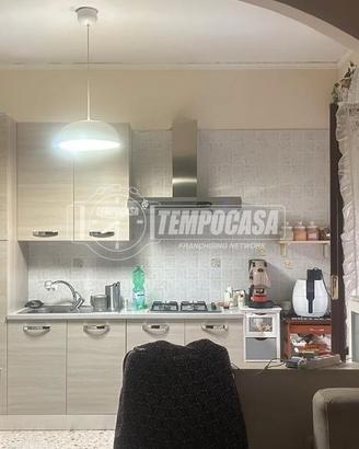 Ampio appartamento con balcone terrazzato
