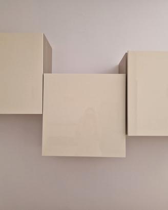 Soggiorno, letto, credenza, appendiabiti
