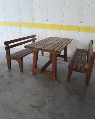 Tavolo più panchine in legno di larice