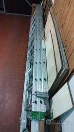 Scala a sfilo telescopica regolabile