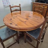 Tavolo in legno allungabile con 4 sedie