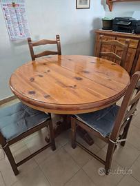 Tavolo in legno allungabile con 4 sedie