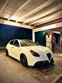 Alfa romeo Giulietta quadrifoglio verde 1750 tbi