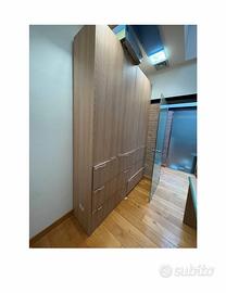 Armadio con ante e cassettiera