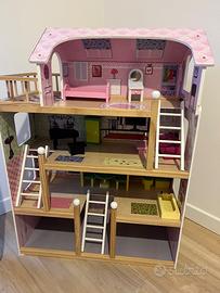 Casa delle bambole in legno