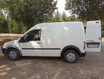 Ford Transit Connect con camperizzazione amovibile