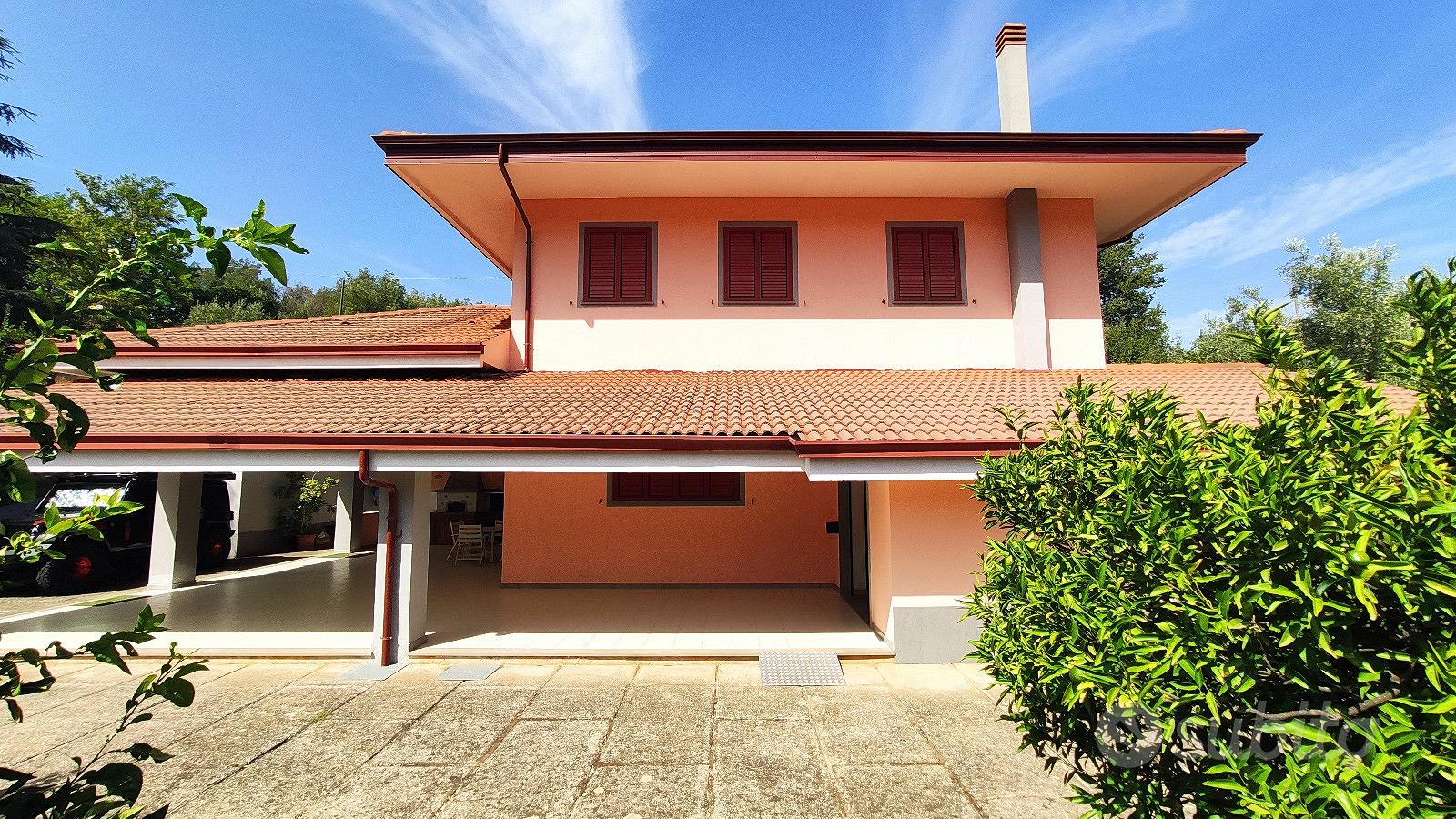 Villa unifamiliare - Ville singole e a schiera In vendita a Cosenza