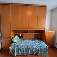 Cameretta in legno massello con letto e ponte