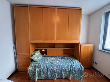 Cameretta in legno massello con letto e ponte