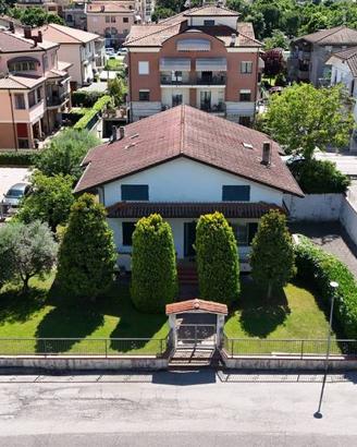 Villa di 338 m² con più di 5 locali e box auto dop