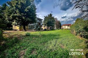 LOTTI EDIFICABILI PER VILLA O BIFAMILIARE - A P...