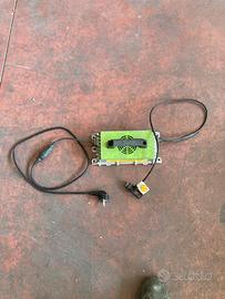 Caricatore trans pallet elettrico