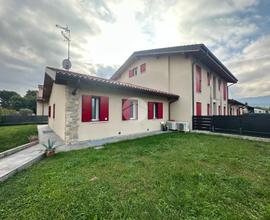 VILLA A SCHIERA A CORTE FRANCA