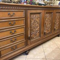 Mobile Barocco con intagli floreali in legno