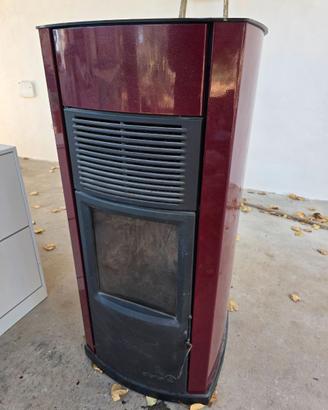 Stufa a pellet e nocciolino canalizzabile Pot.12kW