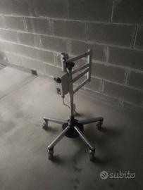 Carrello robusto, portava un telescopio