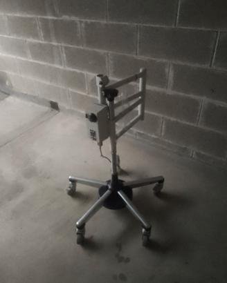 Carrello robusto, portava un telescopio