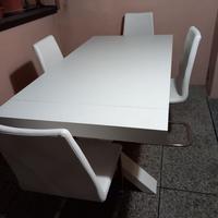 Tavolo da pranzo con 4 sedie