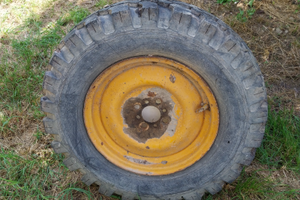 Coppia cerchi e gomma per rimorchio agricolo