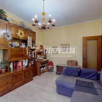 4 LOCALI! PIANO ALTO ! AMPIA METRATURA!