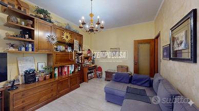 4 LOCALI! PIANO ALTO ! AMPIA METRATURA!