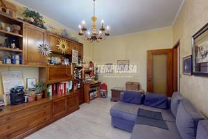 4 LOCALI! PIANO ALTO ! AMPIA METRATURA!