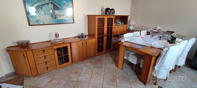 Sala completa legno lucido noce con vetrine tavolo