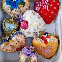 Addobbi natalizi a forma di cuore e palla