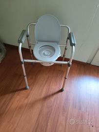 Sedia comoda WC regolabile con braccioli e secchio
