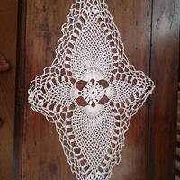 Antichissimo centro uncinetto artigianale cm 47x29