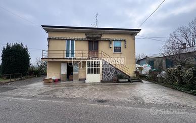 Soluzione bifamiliare libera su quattro lati