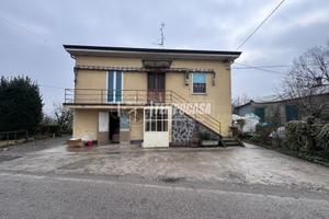 Soluzione bifamiliare libera su quattro lati