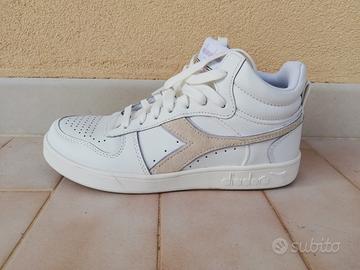 Scarpe sportive, marca diadora. 