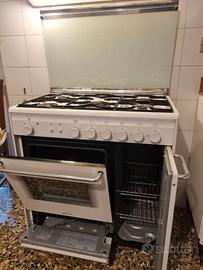 Cucina a Gas 5 Fuochi SMEG con Forno a Gas - Bian