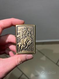 Accendino stile Zippo vintage in metallo