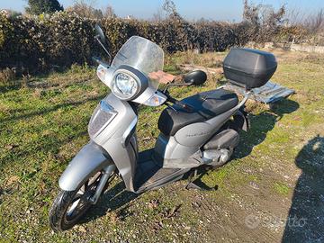 Aprilia scarabeo 200 light