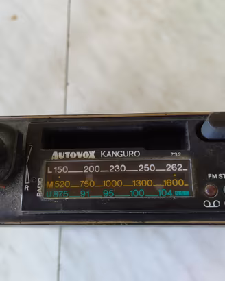 Radio vintage .autovox canguro 732