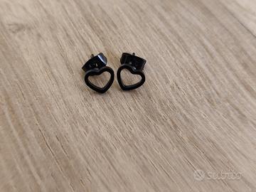 Orecchini neri a cuore 