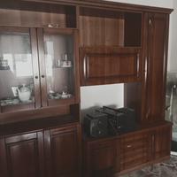 Parete attrezzata in buono stato