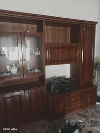 Parete attrezzata in buono stato