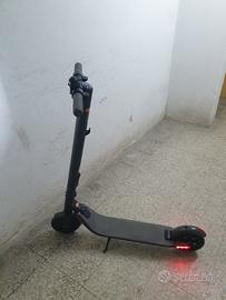 monopattino Segway ES2