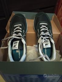 NEW BALANCE  574 Nere.    n. 43