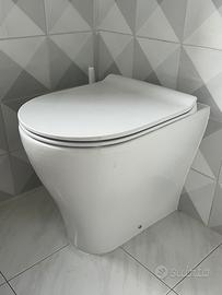 Wc senza brida con tavoletta chiusura rallentata