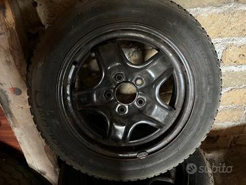Cerchi da 15 con gomme Opel Meriva
